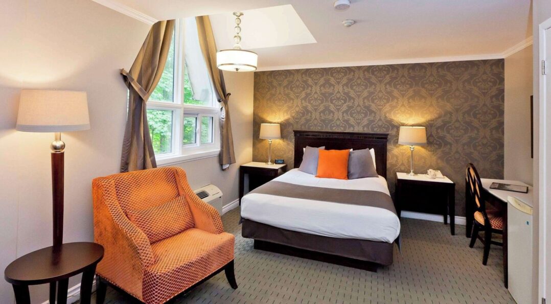 deluxe-room-1-queen-bed-accessible-photo-2